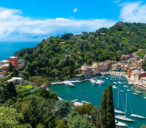 Sailing in the blue waters of the Park of Portofino and the Cinque Terre 