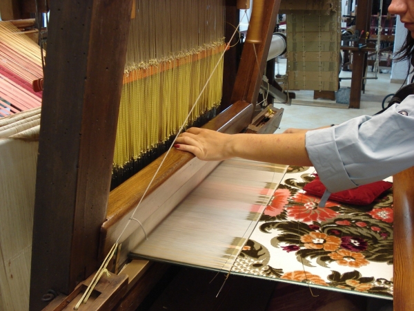 The precious fabrics of Liguria. Zoagli between silks and velvets worthy of a queen 